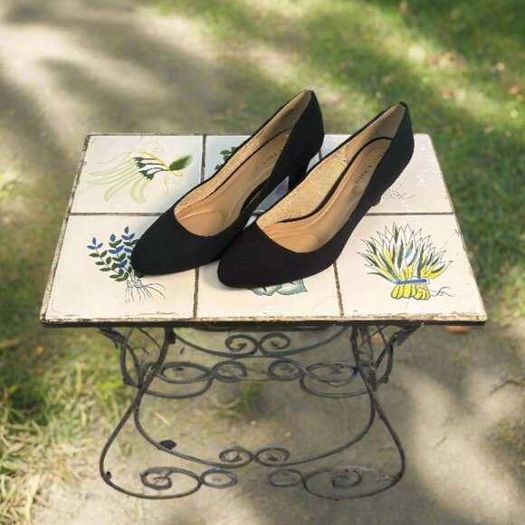Classic Black Closed-Toe Heels size 9.5 WW Women’s Dress Shoes - Picture 1 of 1